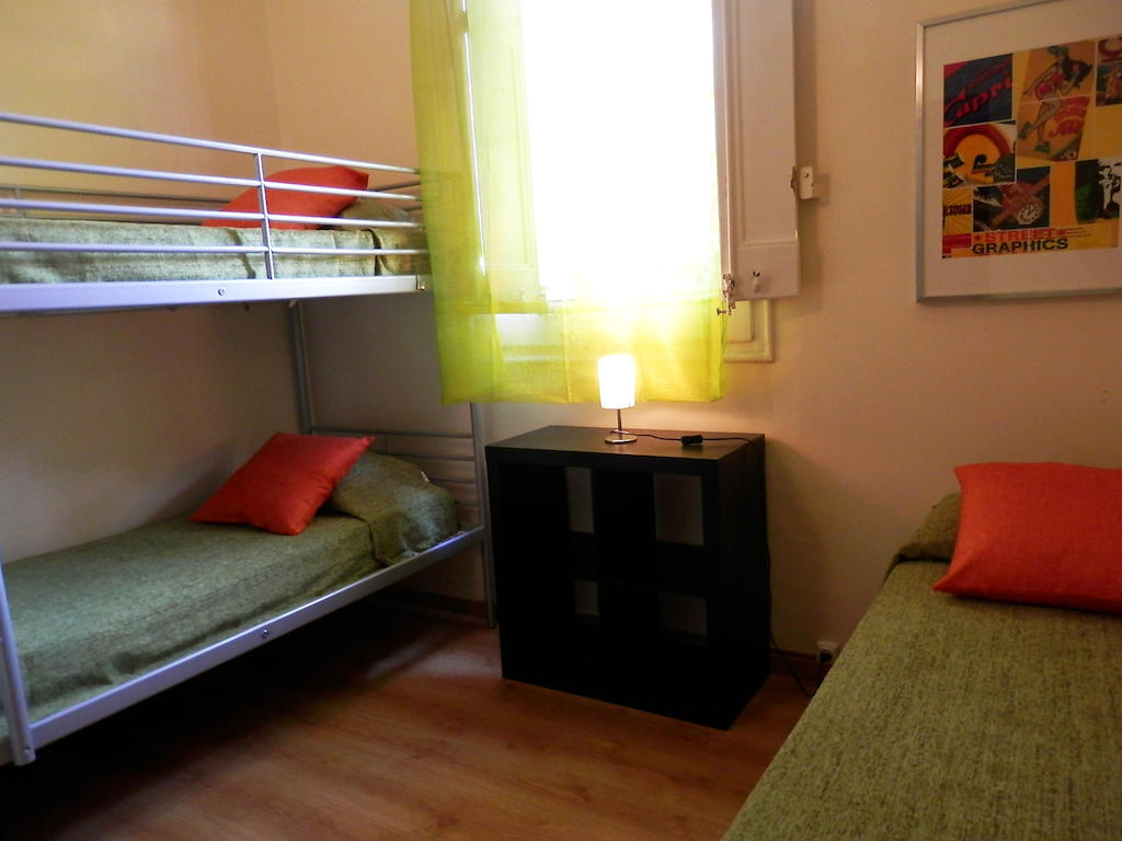 Dreibettzimmer mit Gemeinschaftsbad